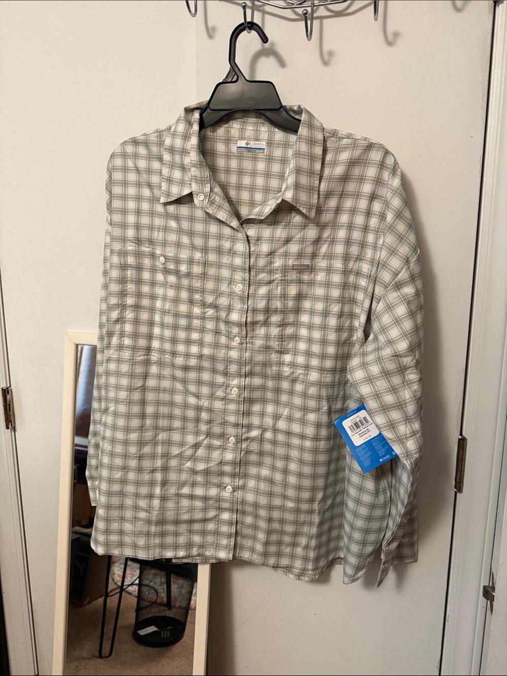 Columbia Light Gray Plaid Women’s Button-Down Shirt